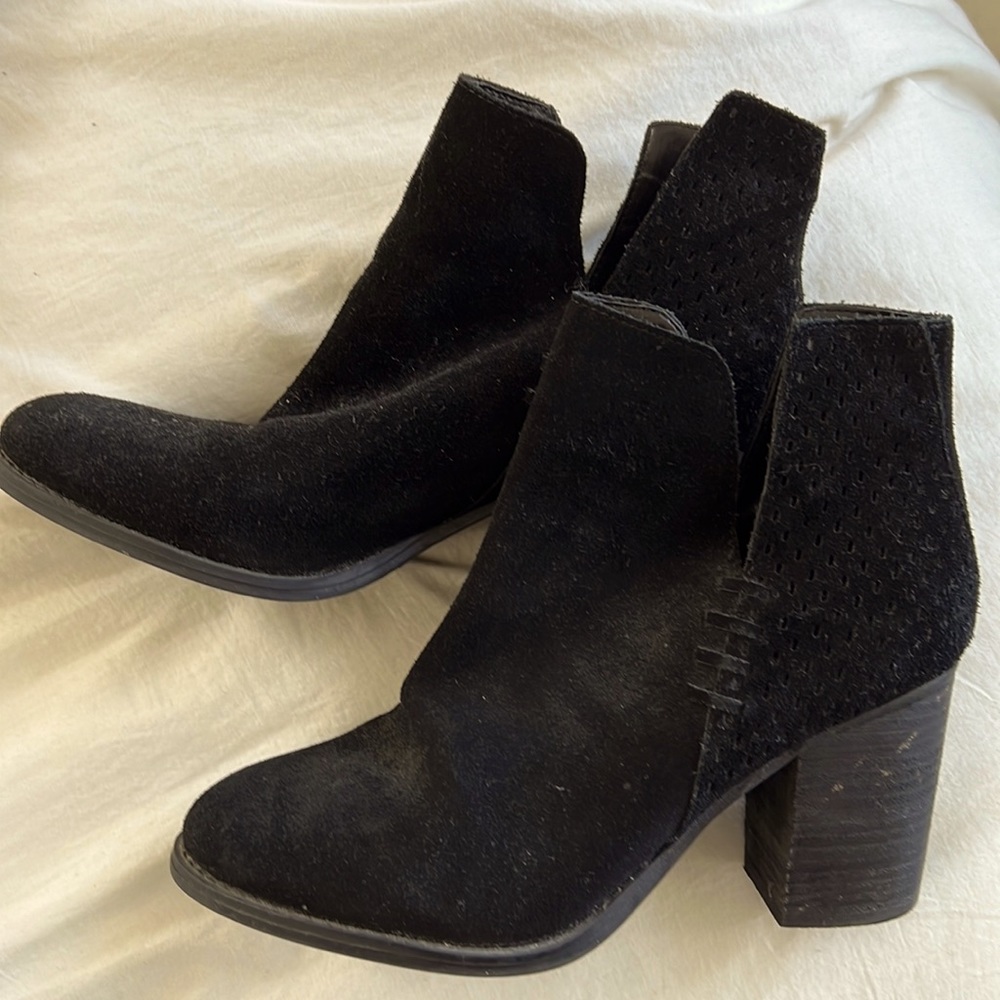 Black heeled bootie - Steve Madden - Size 8 - barely worn.